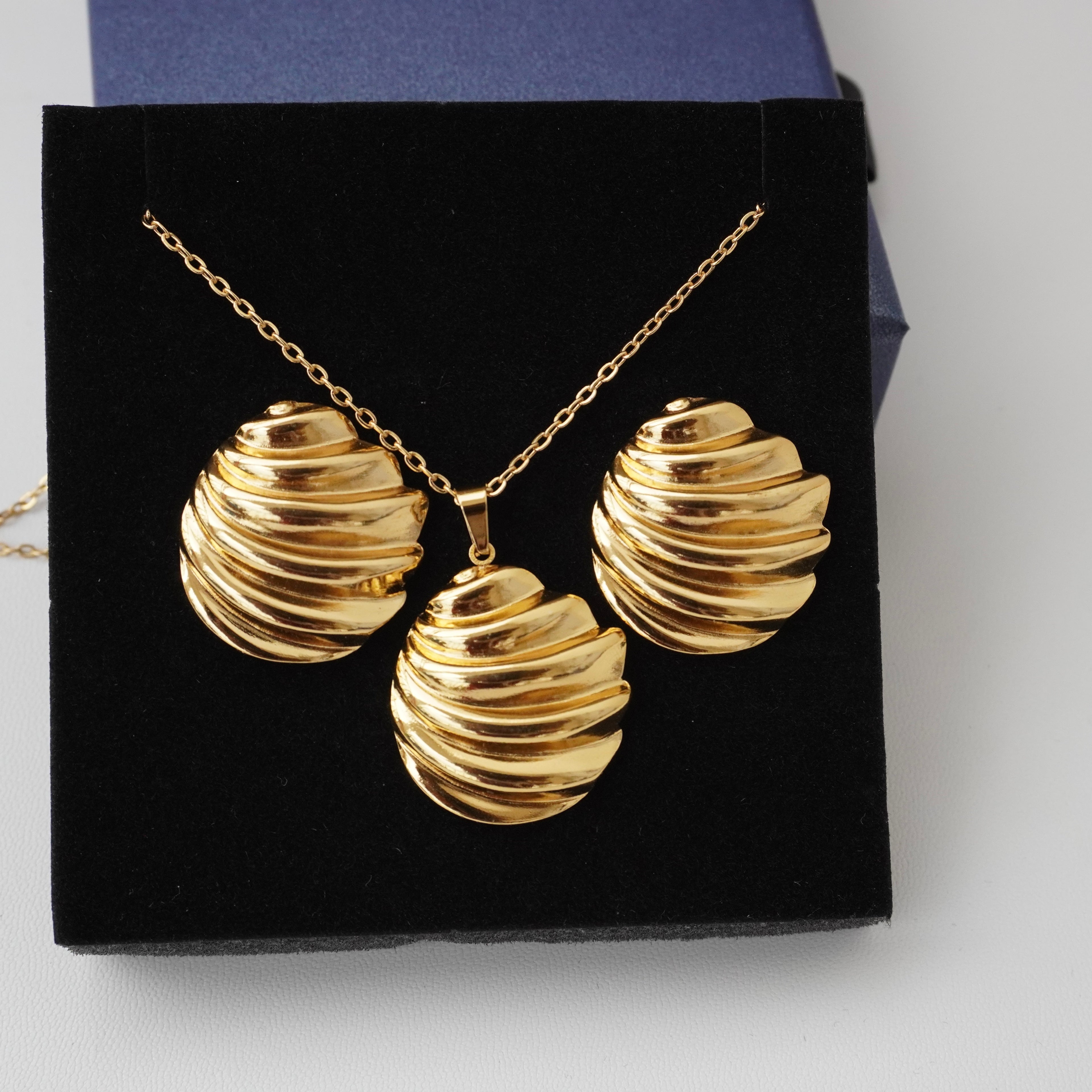 As gold matching sets