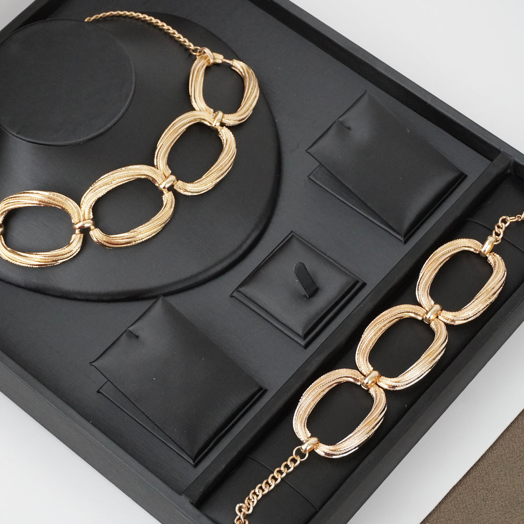 The Bold Gold Link set