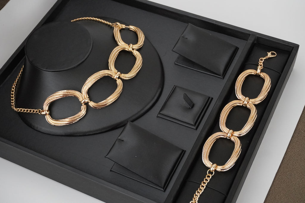 The Bold Gold Link set