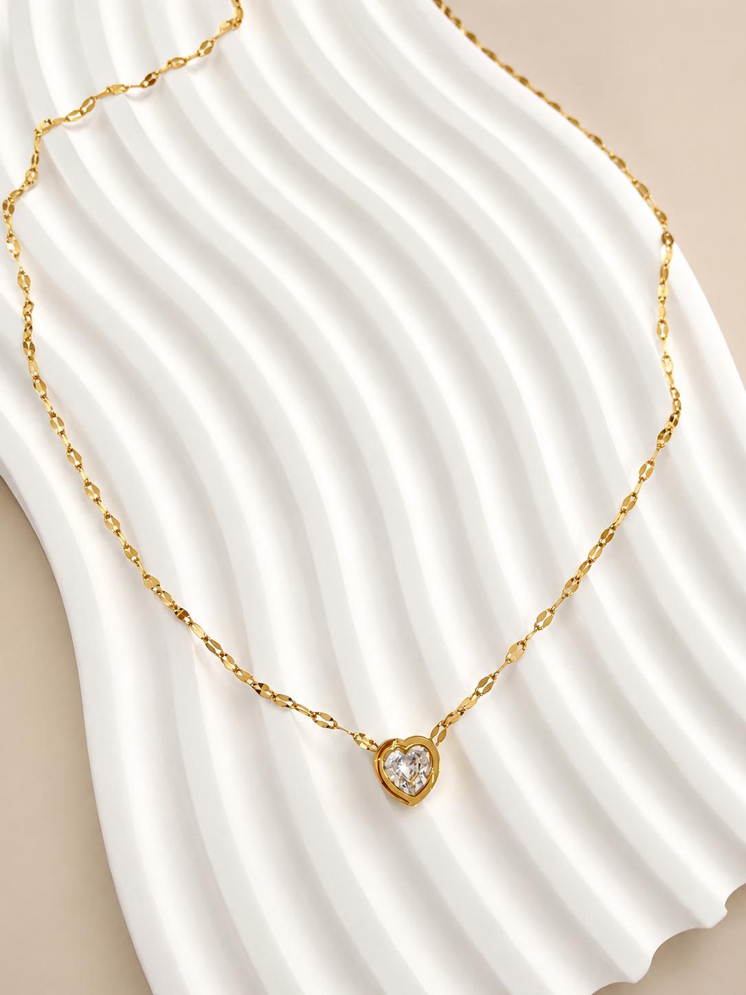 Lily gem crust heart stainless necklace