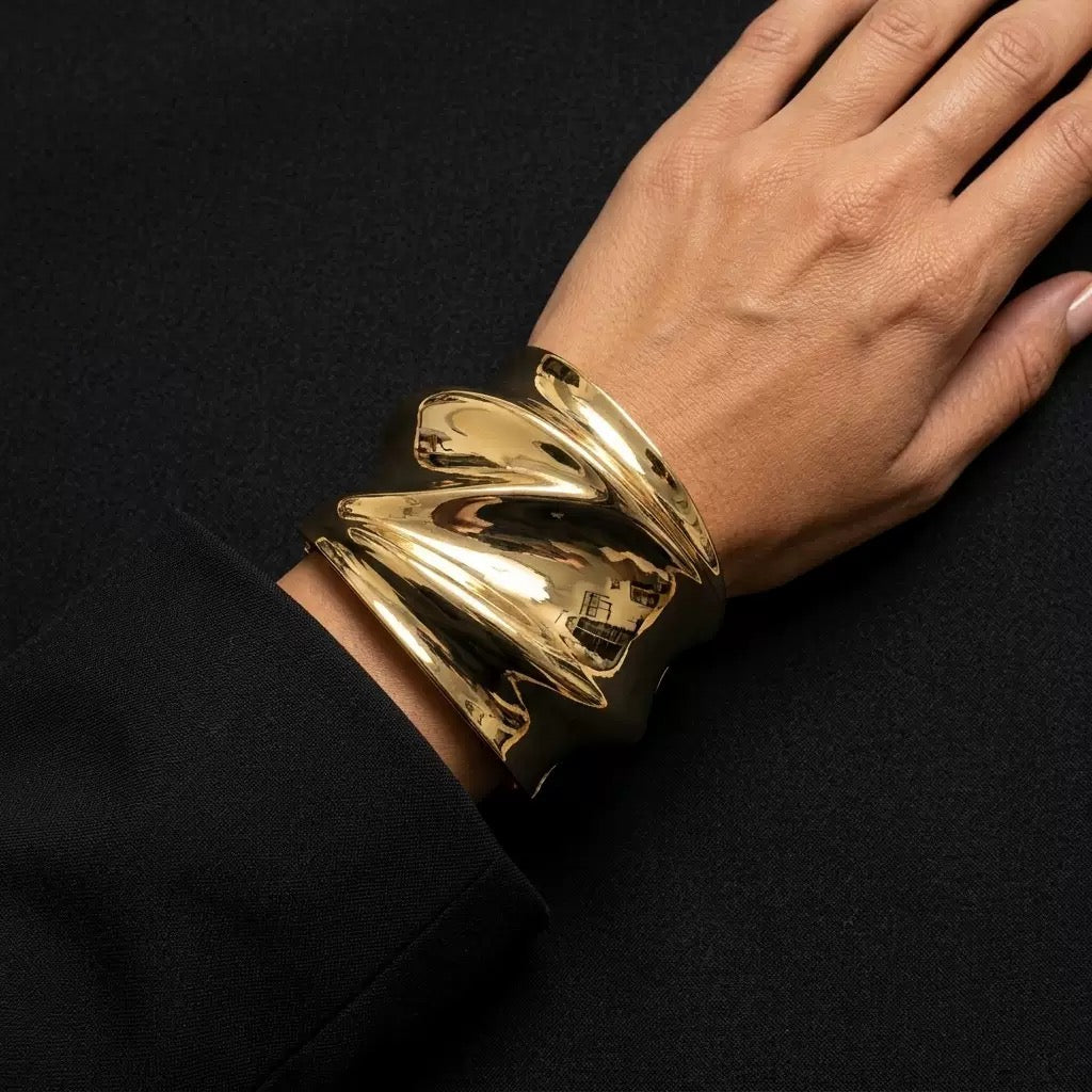 Zee wavy bangle