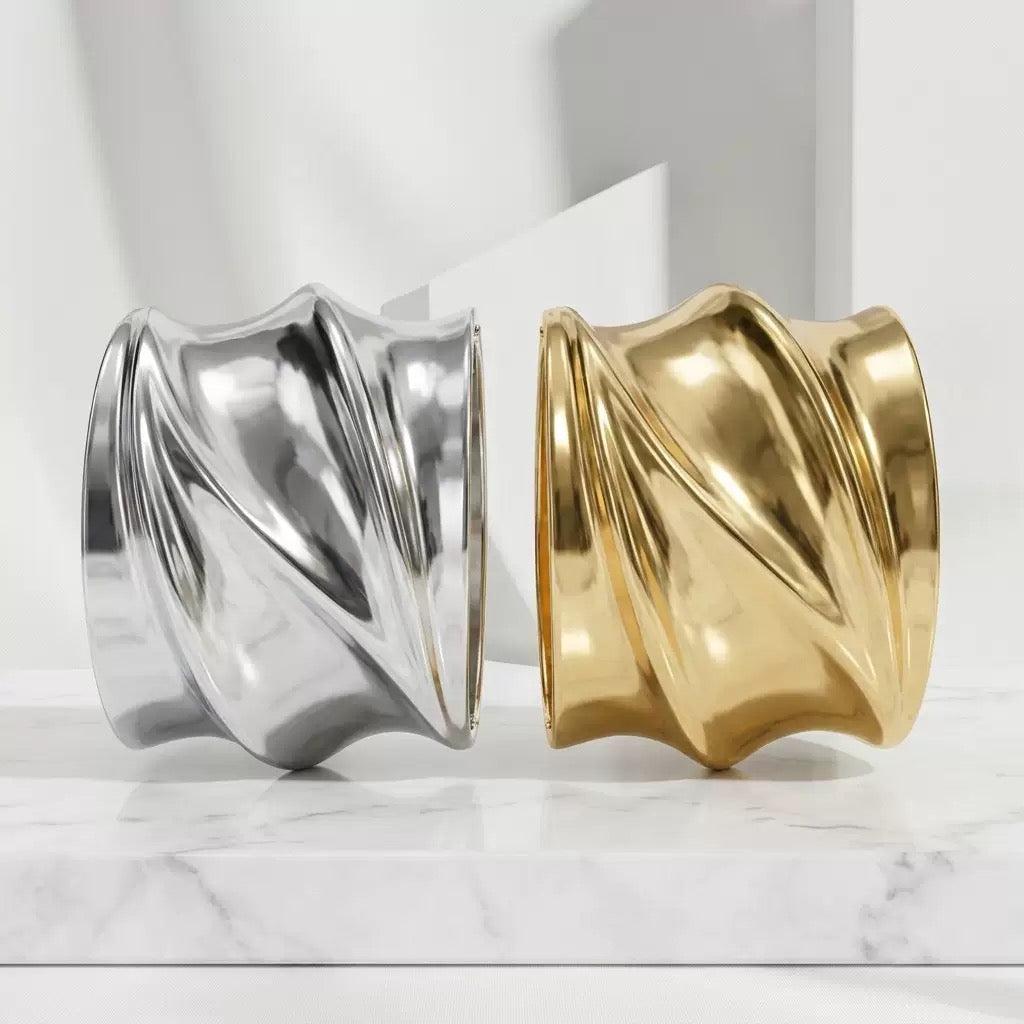 Zee wavy bangle