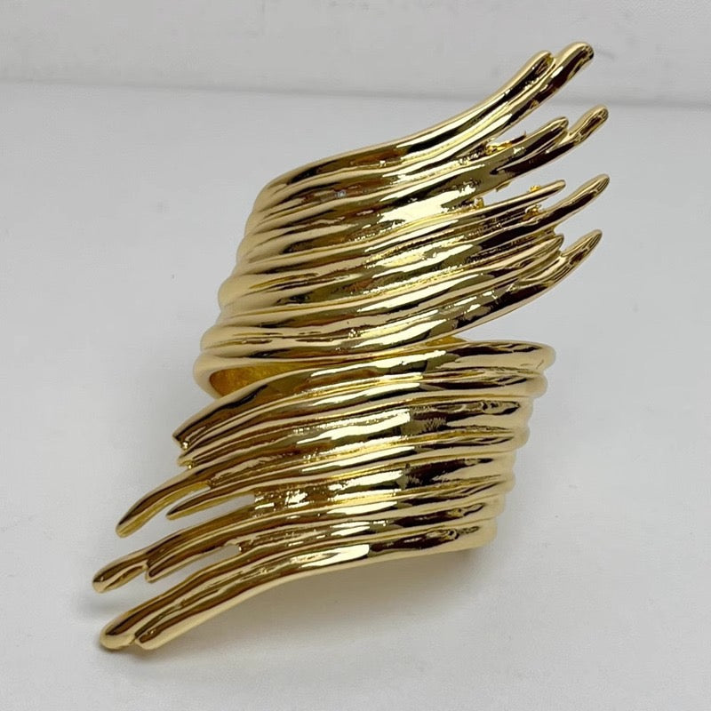 Gold abstract ripple bangle