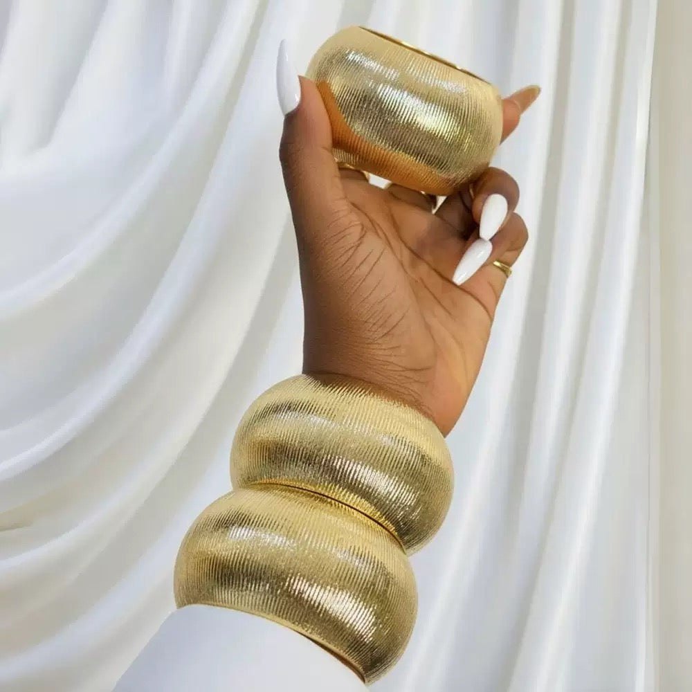 Large textured sphere bangle
