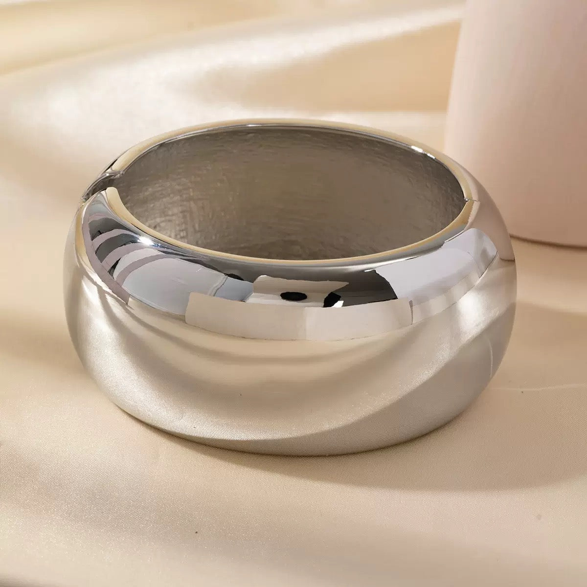 Round chunky bangle