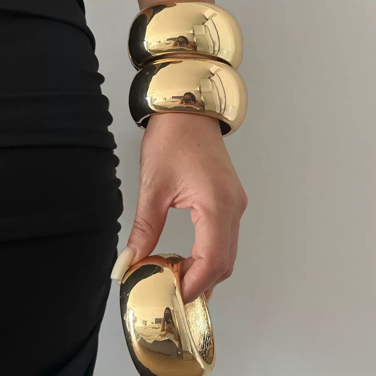 Round chunky bangle