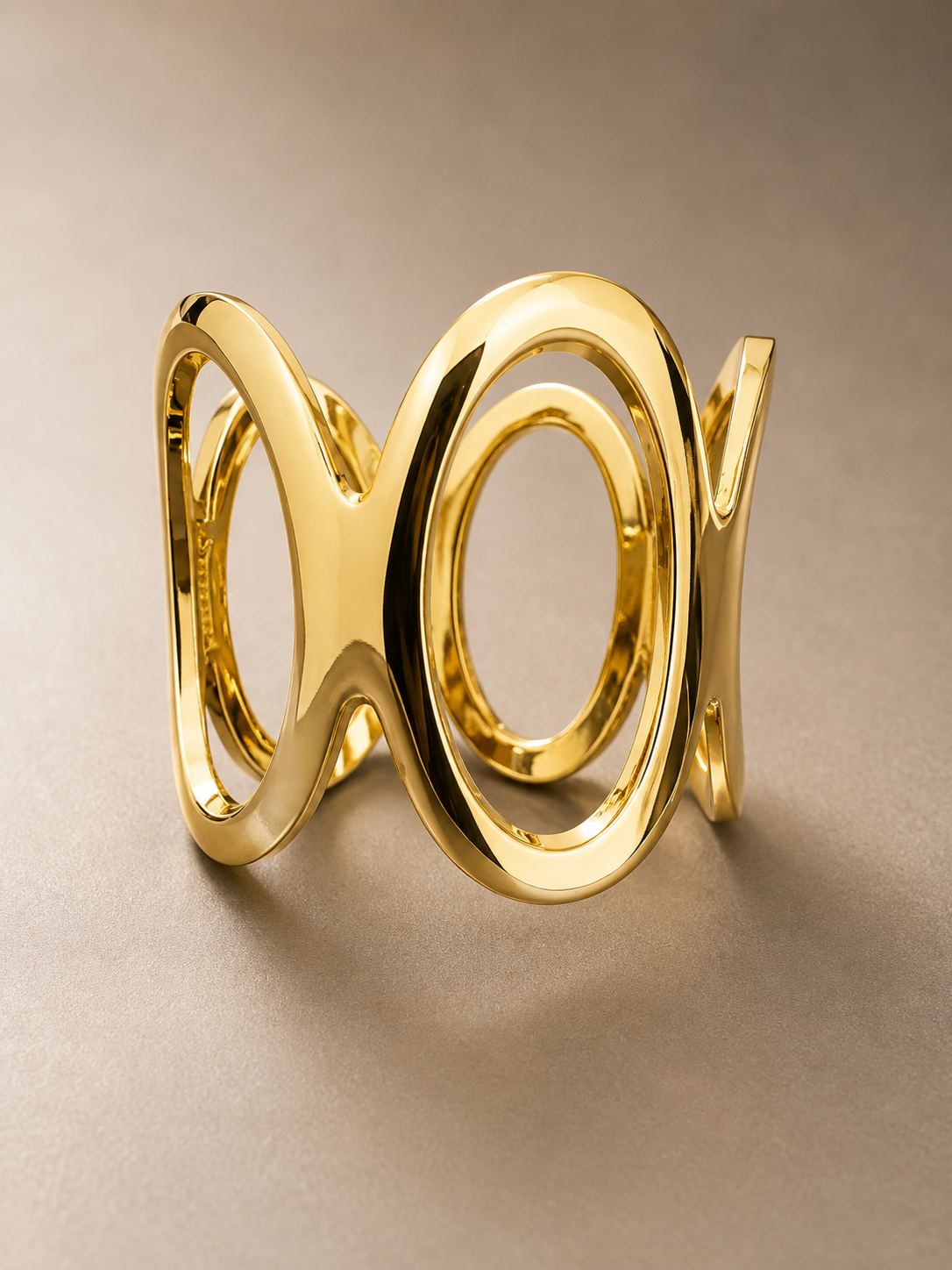 Oval loops bangle