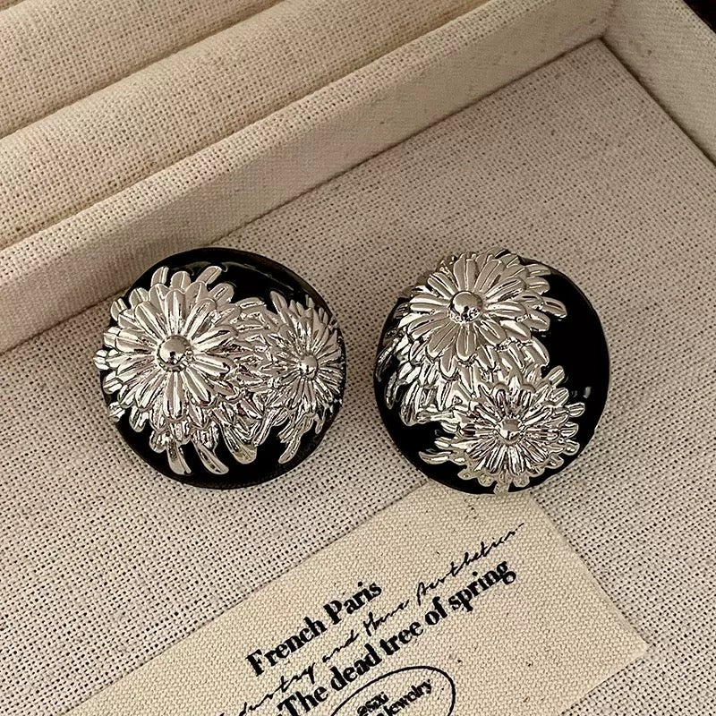 Flower embossed earring