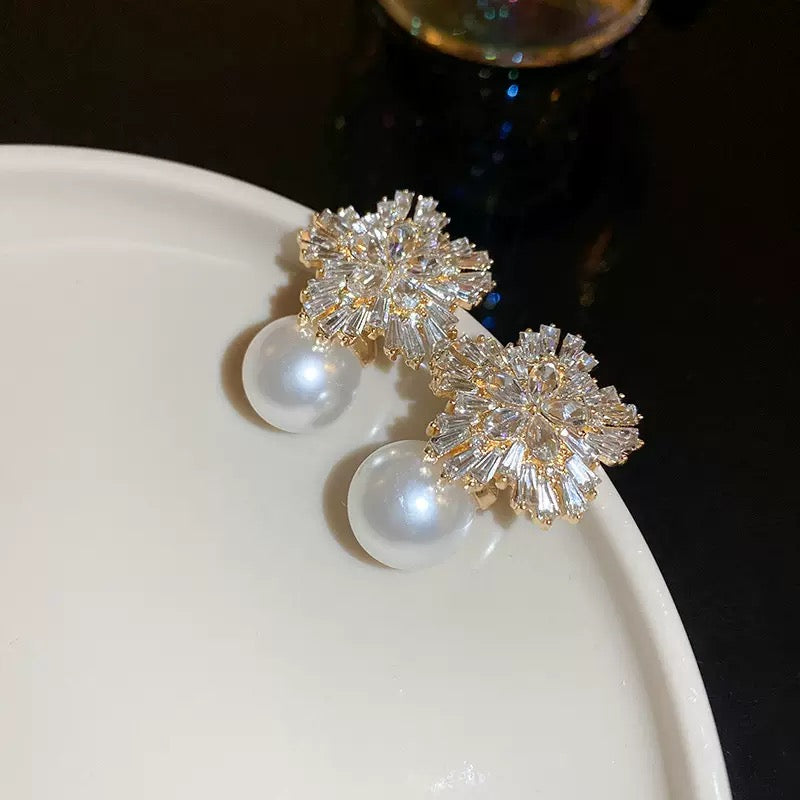 Pearl snowflake earring