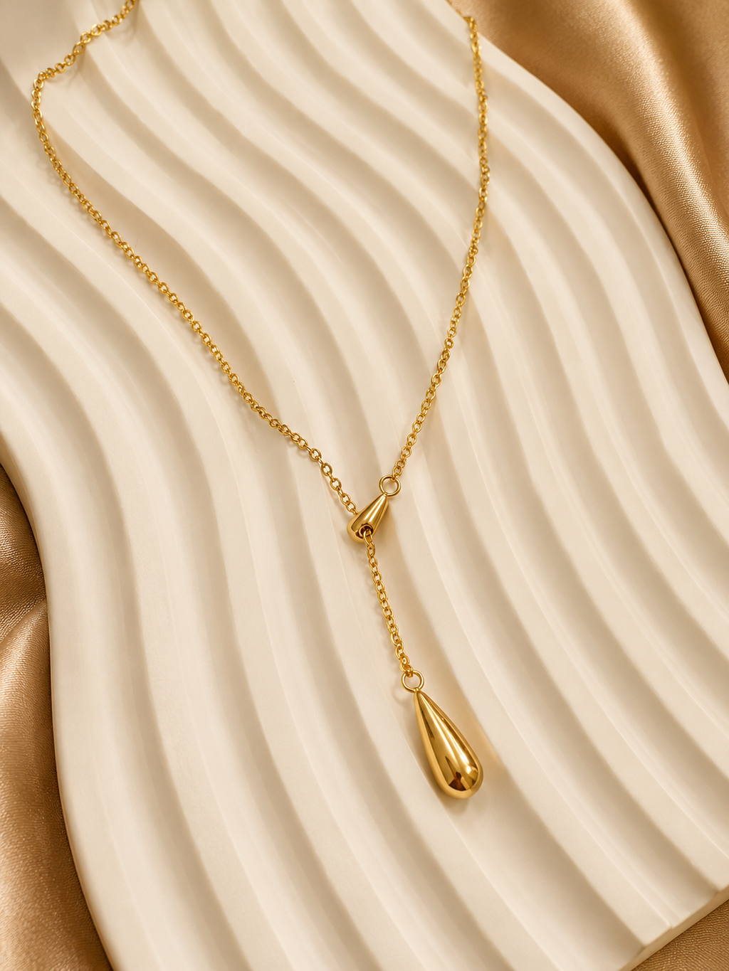 Lily teardrop gold stainless necklace